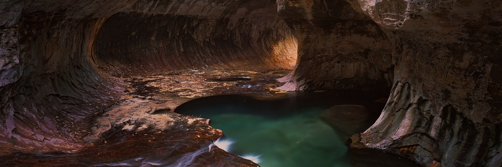 Grotte de dragon d'ombre